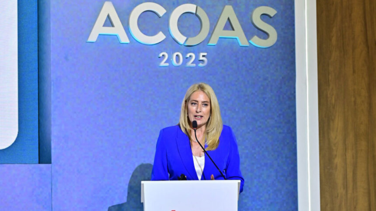 La presidente de COPAPROSE y de FAPASA, Agustina Decarre, participó en Colombia como expositora en el Congreso ACOAS 2025, donde presentó los resultados del Relevamiento Regional.