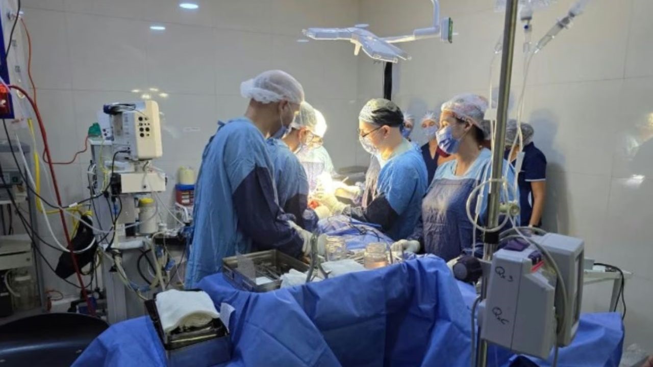 El hecho ocurrió hace cinco años en el Hospital Italiano de la Ciudad de Buenos Aires. La víctima esperaba por una cirugía en su rodilla derecha. Según la Justicia, el centro médico desoyó las denuncias previas contra ese profesional.