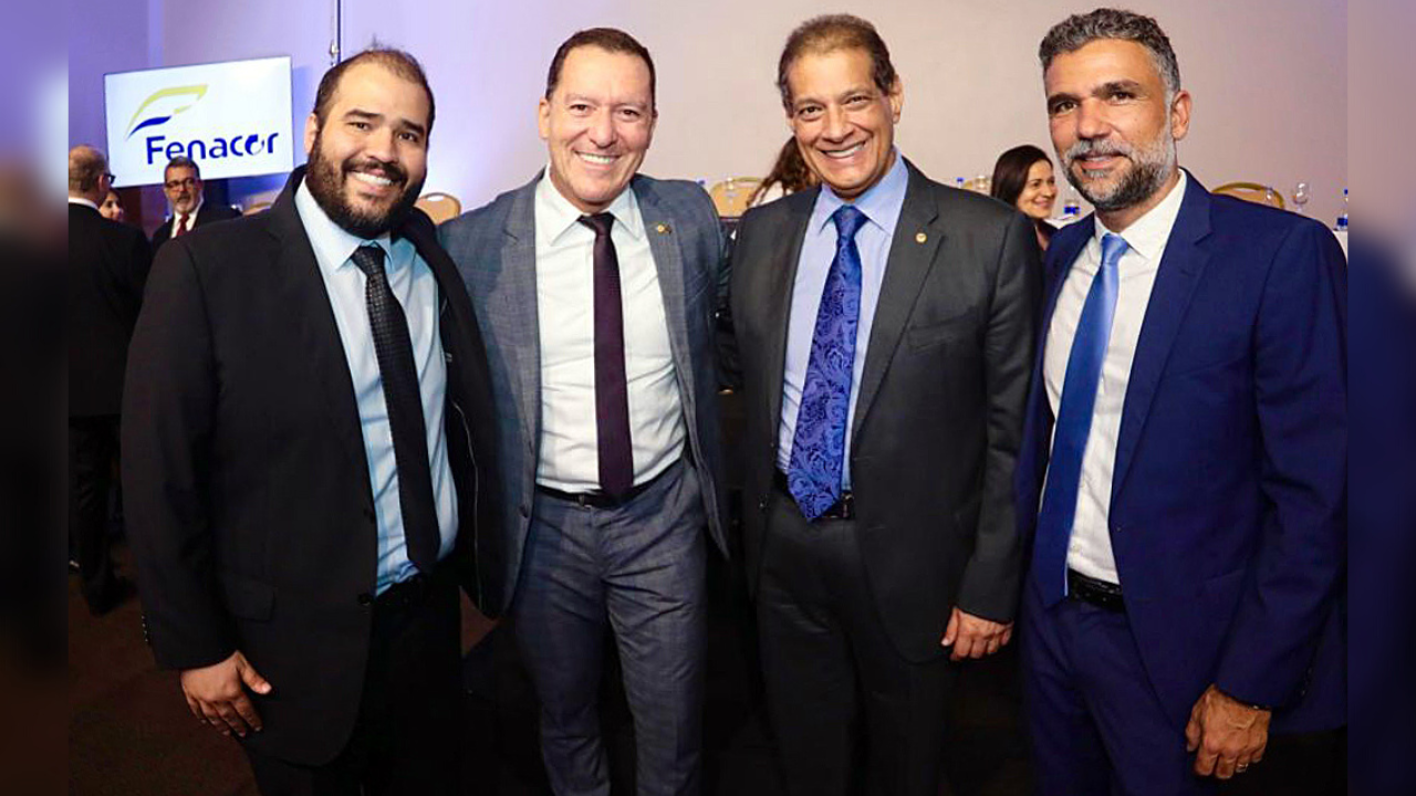 Los diputados nacionales Lucas Vergílio y Vinicius Carvalho, junto a Armando Vergílio Dos Santos Junior (FENACOR) y Sebastián Del Brutto (AAPAS).