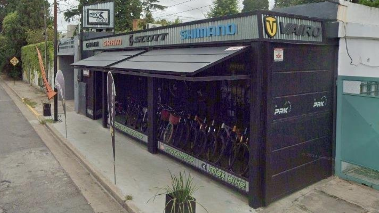 Un violento y cuantioso hecho de inseguridad se produjo en una bicicletería de Villa Castells, donde dos delincuentes lograron robar dos rodados de alta gama, tras forcejear uno de ellos con el dueño del comercio.