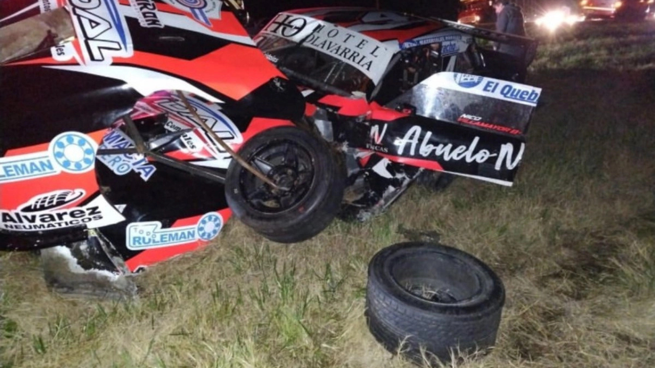 Este domingo por la noche, un auto colisionó contra el tráiler que transportaba la unidad de competición del piloto Nicolás Villamayor, en un fuerte siniestro vial ocurrido en Buenos Aires, cuya causas aún se investigan.