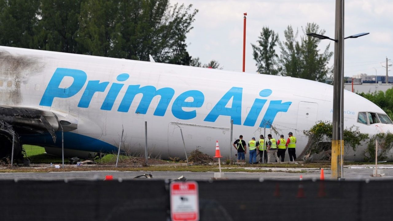 Se trata de un grupo de empleados de la empresa que se encargaba del aseo de los aviones. Investigadores analizan por qué el piloto no abortó la maniobra y por qué el control de tráfico aéreo no modificó la dirección de aproximación.