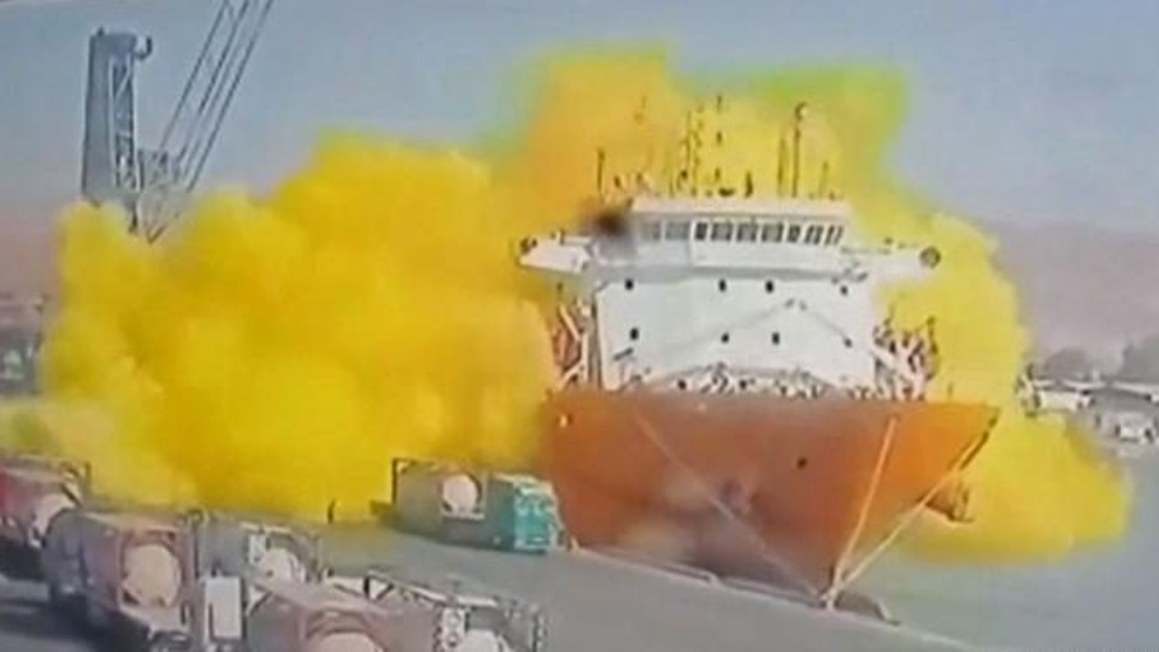 El hecho ocurrió este lunes en el puerto de Aqaba, cuando un contenedor con gas tóxico se cayó de un barco.