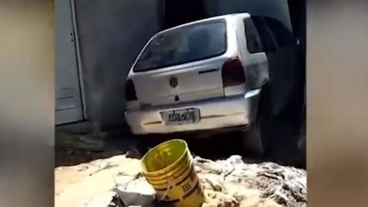 El accidente ocurrió ese día por la mañana cuando dos jóvenes que volvían de una fiesta chocaron contra otro auto, perdieron el control de su vehículo e impactaron contra la pared...