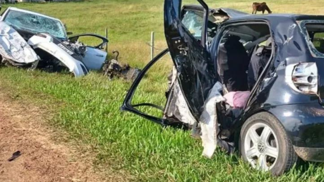 Las víctimas, que regresaban luego del fin de semana largo a su ciudad, Concordia, circulaban en un Volkswagen Fox negro que fue impactado por un Chevrolet Cruze blanco, que era conducido por un joven de 16 años e ingresaba a Federación.