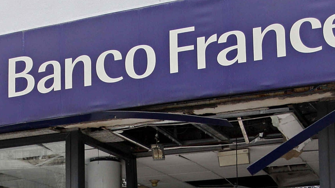 Un banco deberá indemnizar a las víctimas de un fraude virtual, a quienes se les extrajo la suma de 40 mil dólares. Así lo dispuso un fallo de la Cámara Comercial, que responsabilizó a la entidad por "la falta de control o monitoreo transaccional, la falta de constatación de la inexistencia de IP al momento de ingreso y realización de transferencias"
