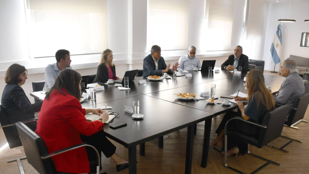 Durante el encuentro entre ambos organismos, se intercambiaron experiencias y estrategias con el objetivo de fortalecer la supervisión en cada uno de sus países.
