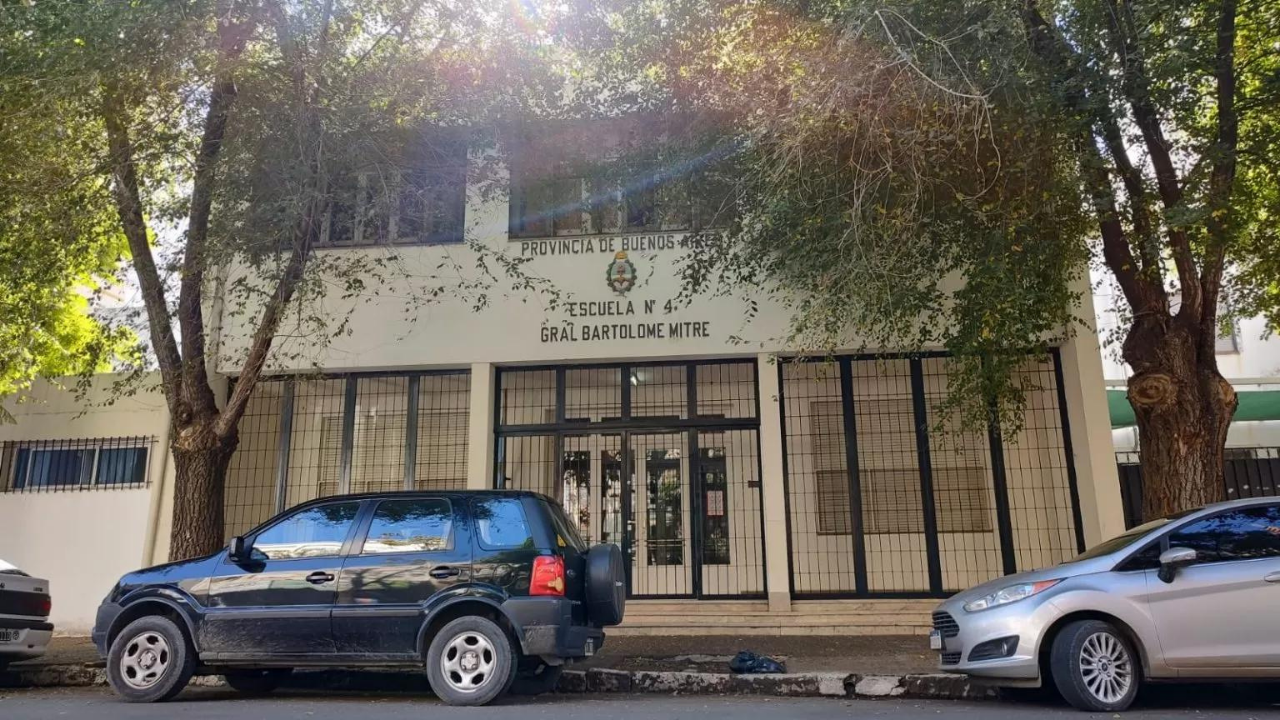 El incidente tuvo lugar durante la tarde del miércoles. Los chicos concurren a segundo grado. “Ya iniciamos un relevamiento de las aberturas”, aclaran desde el Consejo Escolar...