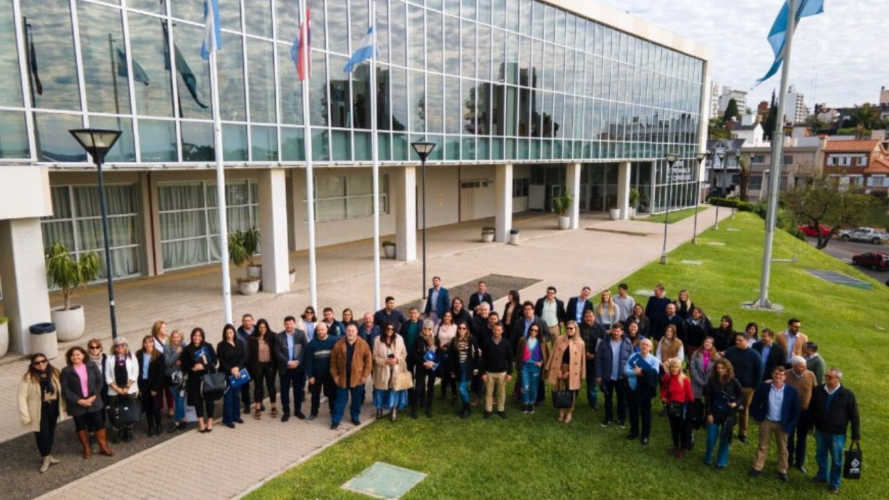 Casi dos centenares de productores asesores de seguros (PAS) participaron de la jornada de capacitación organizada por IAPSER Seguros, que tuvo lugar el pasado 30 de junio en el centro provincial de convenciones, ubicado en Paraná.