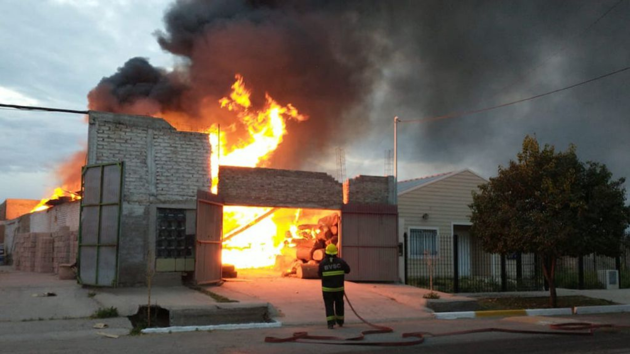 El siniestro ocurrió el último viernes por la tarde y los bomberos lograron extinguir las llamas y evitar que se expandieran. No se registraron heridos.