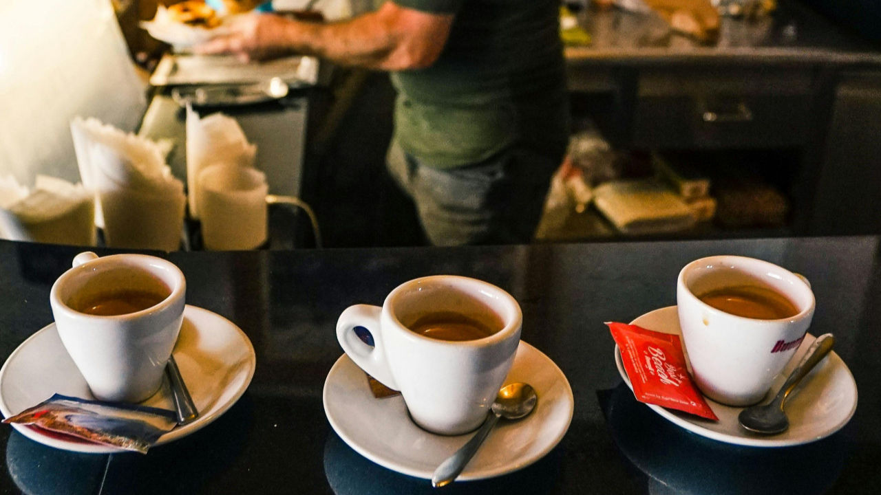 YPF y el dueño de una estación de servicio fueron condenados a pagar más de un millón de pesos a una mujer que se quemó cuando se desfondó el vaso con café que compró en el lugar.
