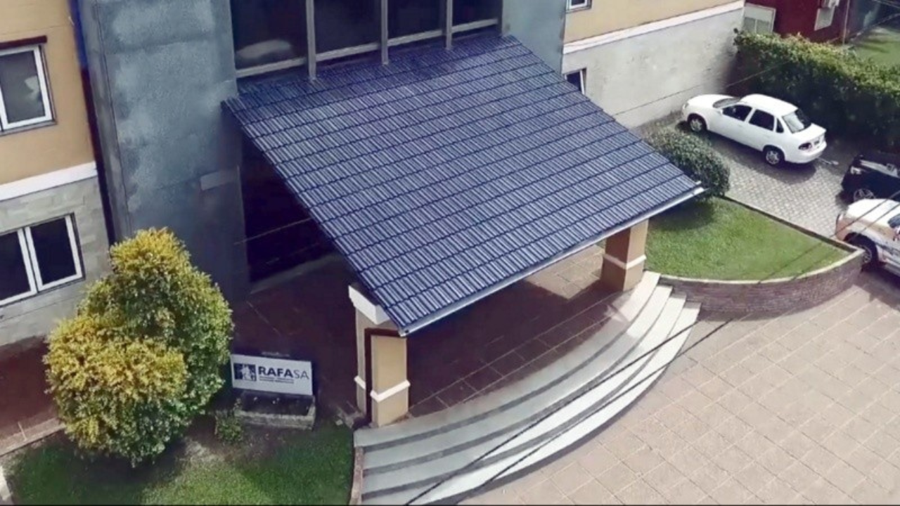 El fin de semana, ladrones robaron bajo la modalidad escruche en Rafa SA, una firma industrial de Capitán Bermúdez. No descartan aporte de entregador.