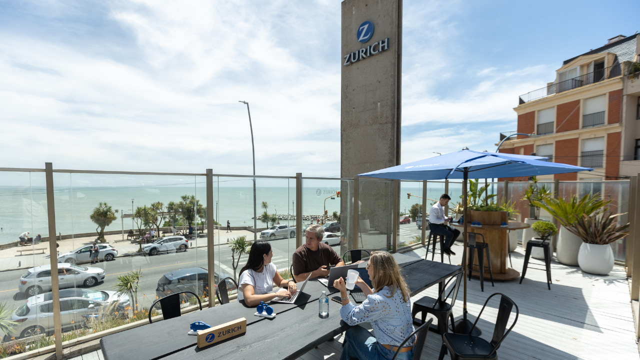 La empresa líder de la industria de seguros ofreció su ya clásico espacio de cowork y relax, exclusivo para clientes.