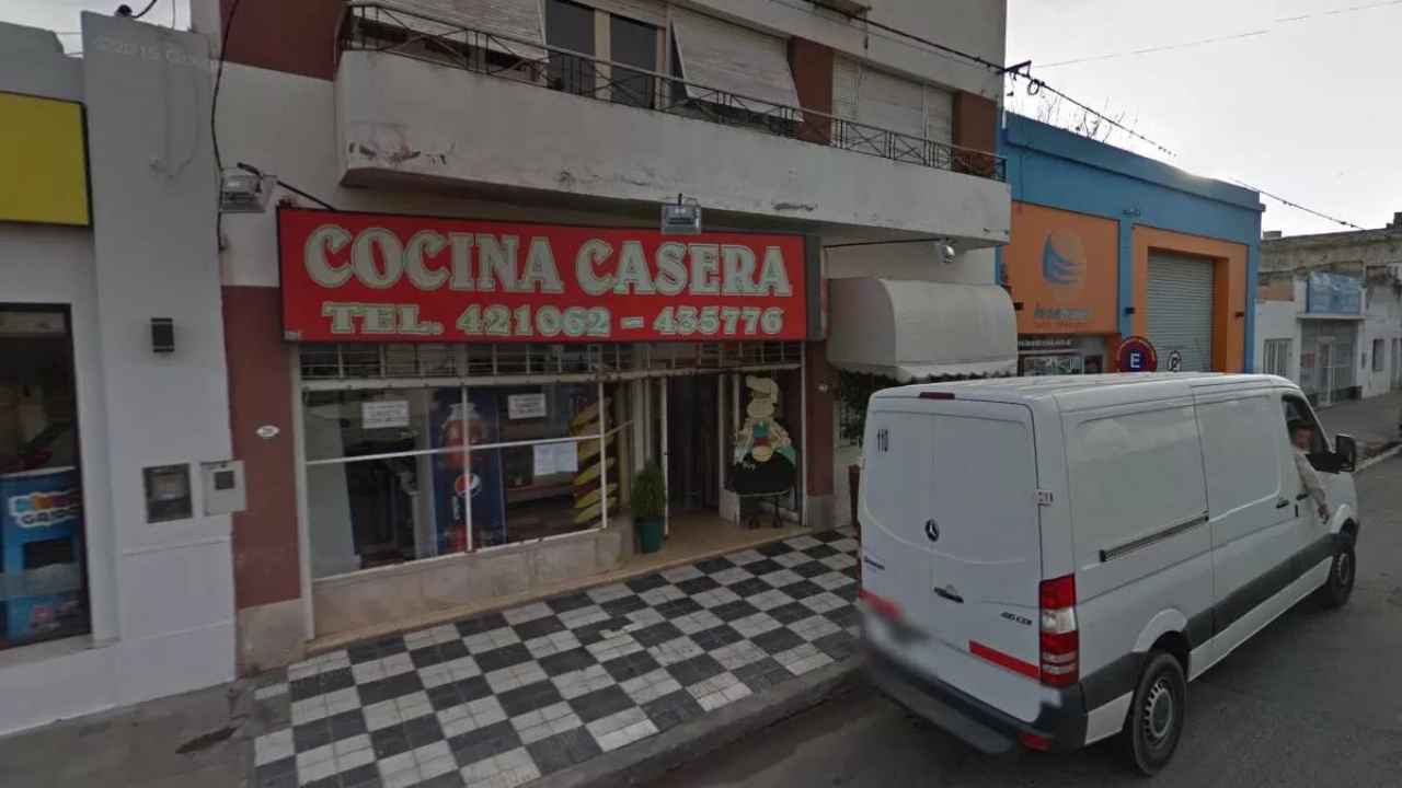 Delincuentes que ingresaron a un local gastronómico del centro de Punta Alta se llevaron una millonario suma destinada al pago de sueldos y aguinaldos la noche del viernes, según denunció la víctima del hecho.