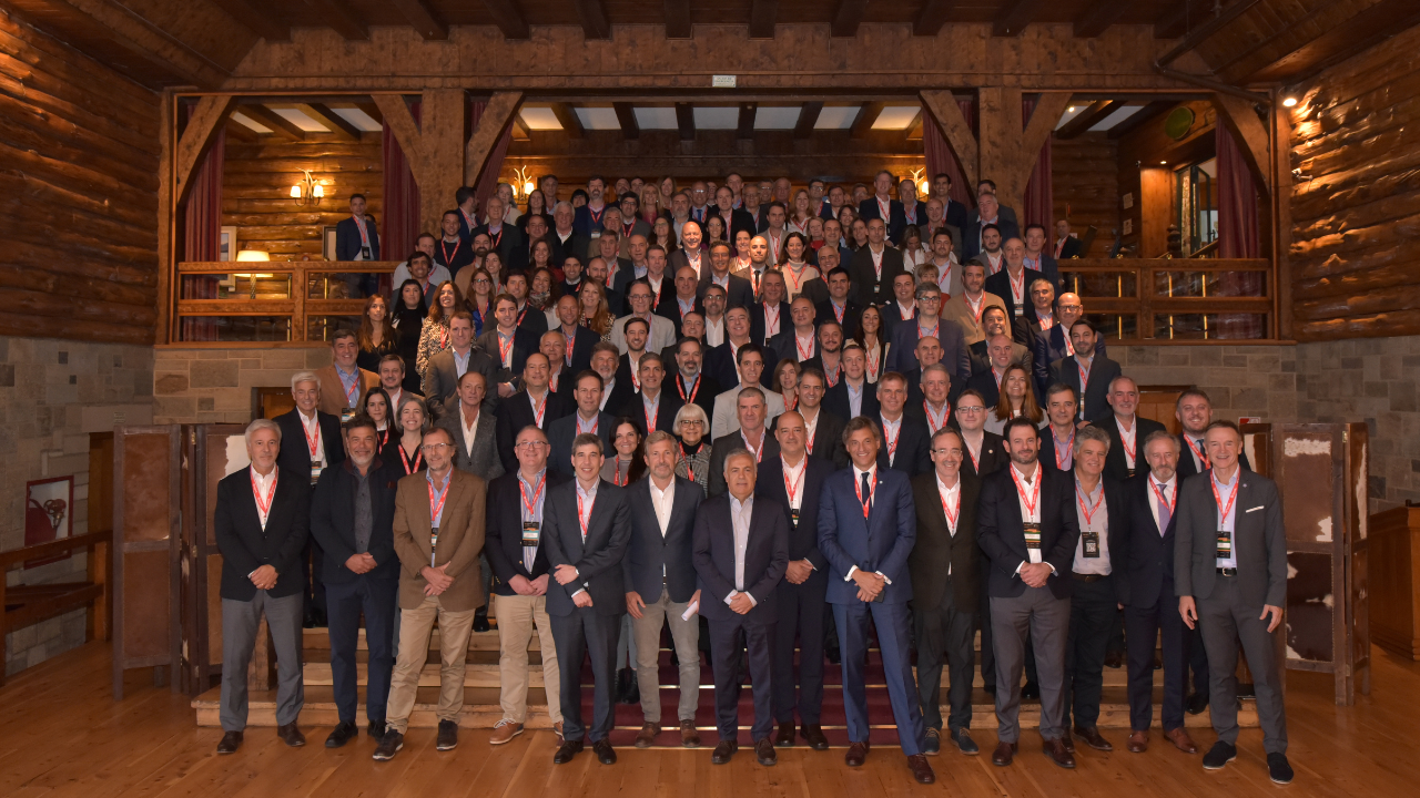 El icónico Hotel Llao Llao de Bariloche fue la sede de la primera edición del evento del 23 al 26 de abril pasados. Excelencia académica, alto nivel de participantes y un entorno único marcaron el éxito del Insurance Week 2025.