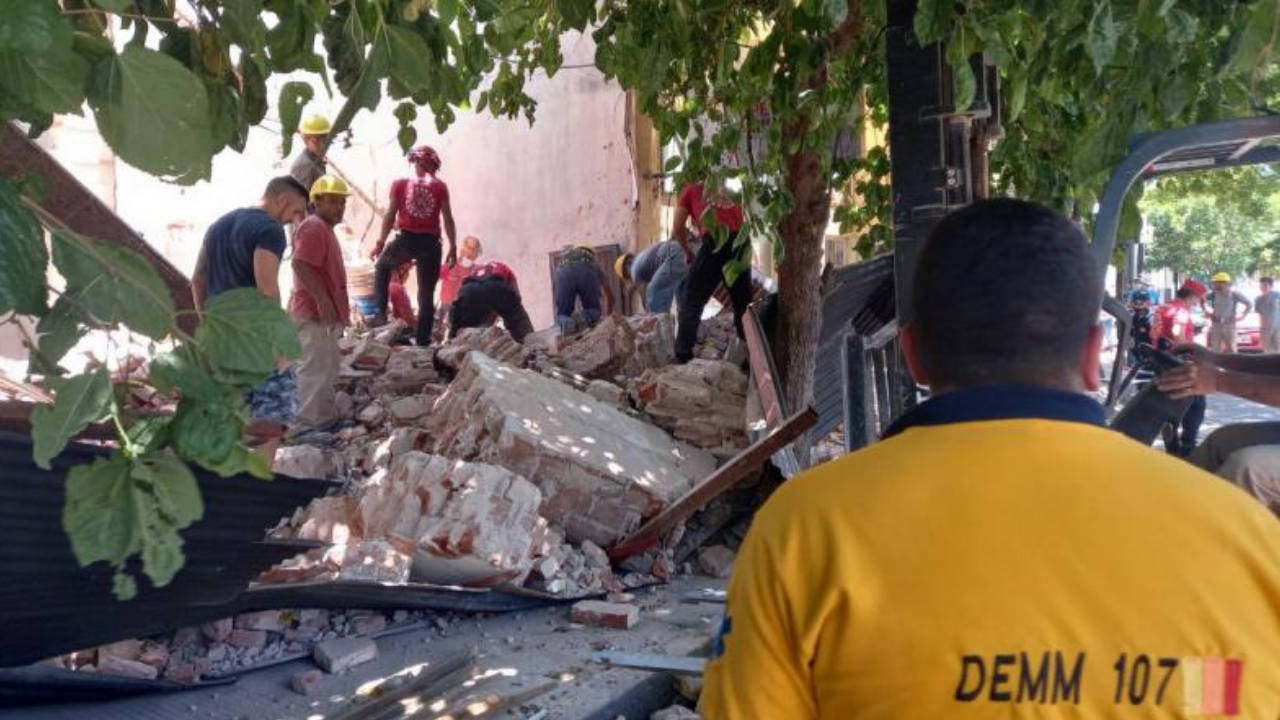 La tragedia ocurrió este viernes al mediodía en la construcción ubicada sobre calle Jerónimo Luis de Cabrera. Intentaron reanimarlo pero las heridas le costaron la vida.