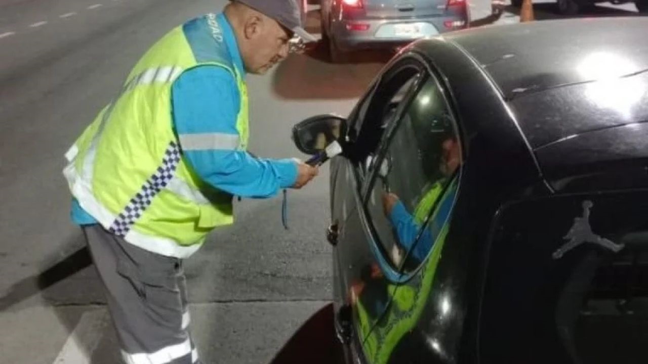Un conductor de 35 años fue sancionado por la Agencia Nacional de Seguridad Vial luego de dar 2,56 g/L en un control de alcoholemia, en la autopista Riccheri.