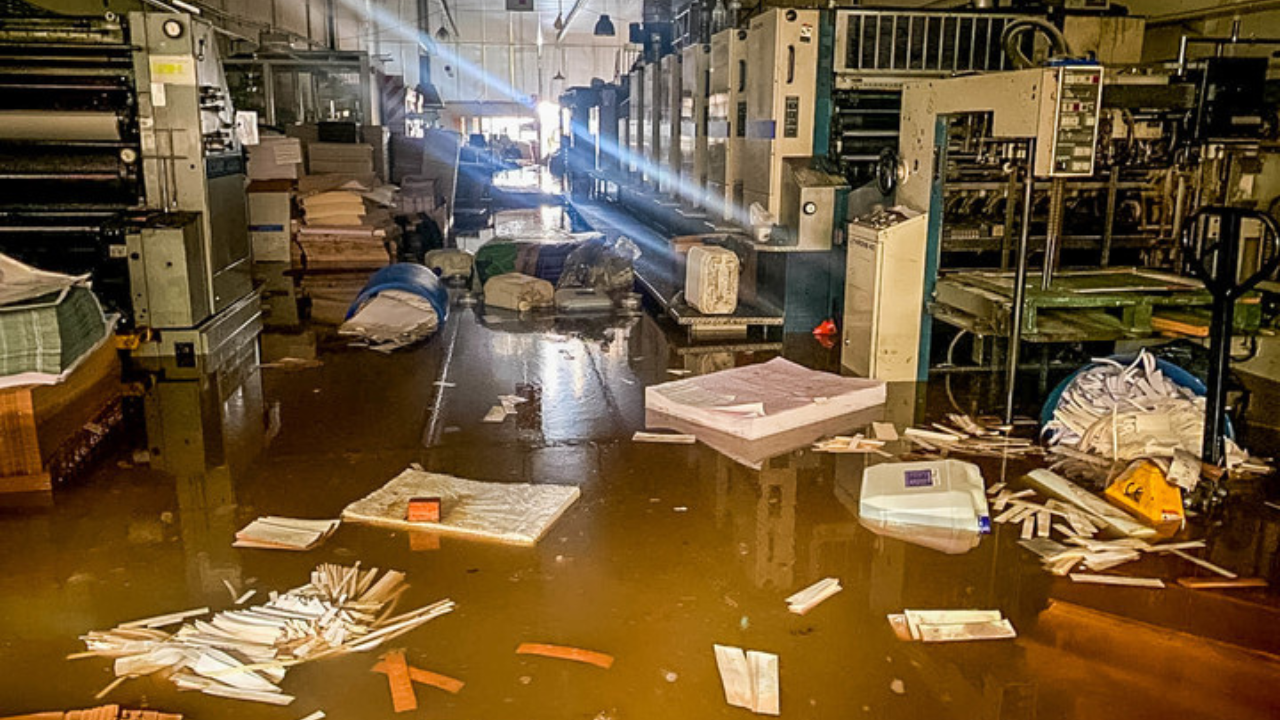 Después de pasar varios años apretados por un préstamo por la compra de una máquina japonesa, las inundaciones los dejaron paralizados.