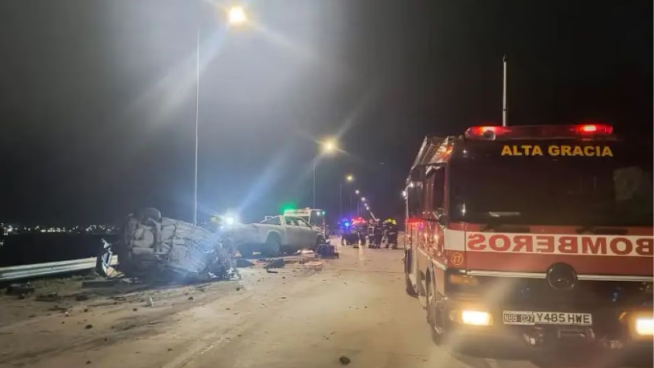 Las víctimas viajaban en un Volkswagen Gol y murieron en el lugar, mientras que el conductor de la camioneta fue hospitalizado e imputado por homicidio culposo.
