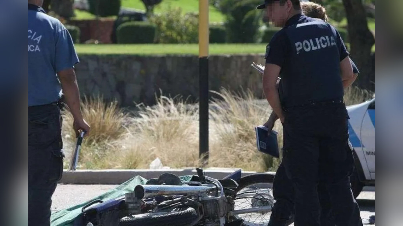 El cinematográfico hecho ocurrió en 2019 en Las Heras y ahora la municipalidad de Las Heras deberá indemnizar a la motociclista accidentada.