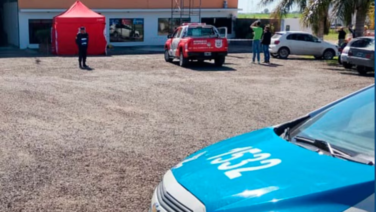 El accidente ocurrió en la localidad de General Ramírez, mientras la víctima manipulaba un andamio que tomó contacto con un tendido de media tensión.