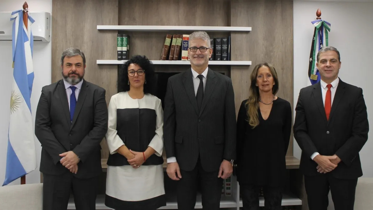 El Superior Tribunal de Justicia (STJ) sostuvo que las aseguradoras y los bancos que actúan como intermediarios deben acreditar de manera fehaciente que brindaron información clara, suficiente y comprensible al consumidor antes, durante o después de la contratación de un seguro.
