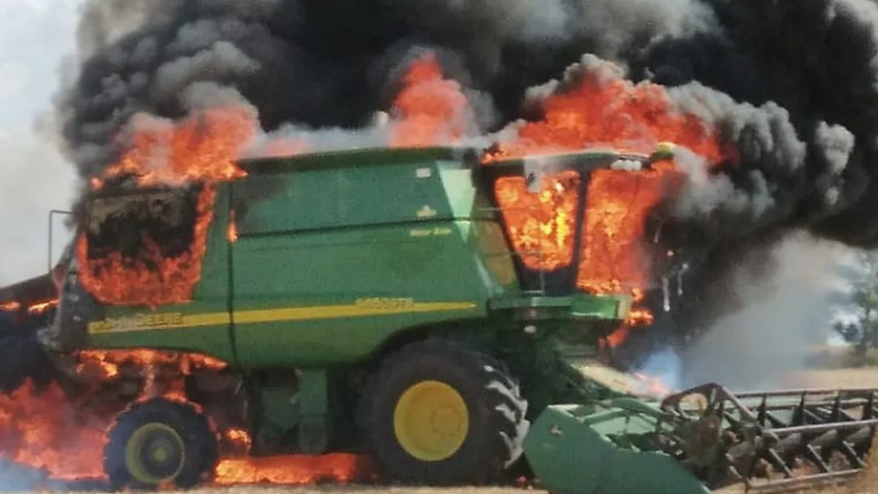 A Sebastián Frenguelli se le incendió de manera repentina una cosechadora mientras trabajaba en un campo de General Pinto.