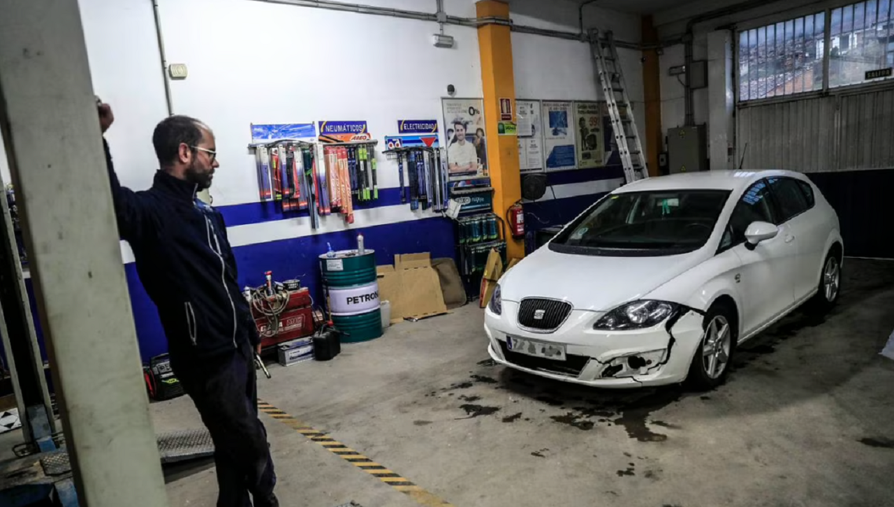 El principal foco de engaños sigue siendo el seguro del coche, que representa la mitad de los casos...