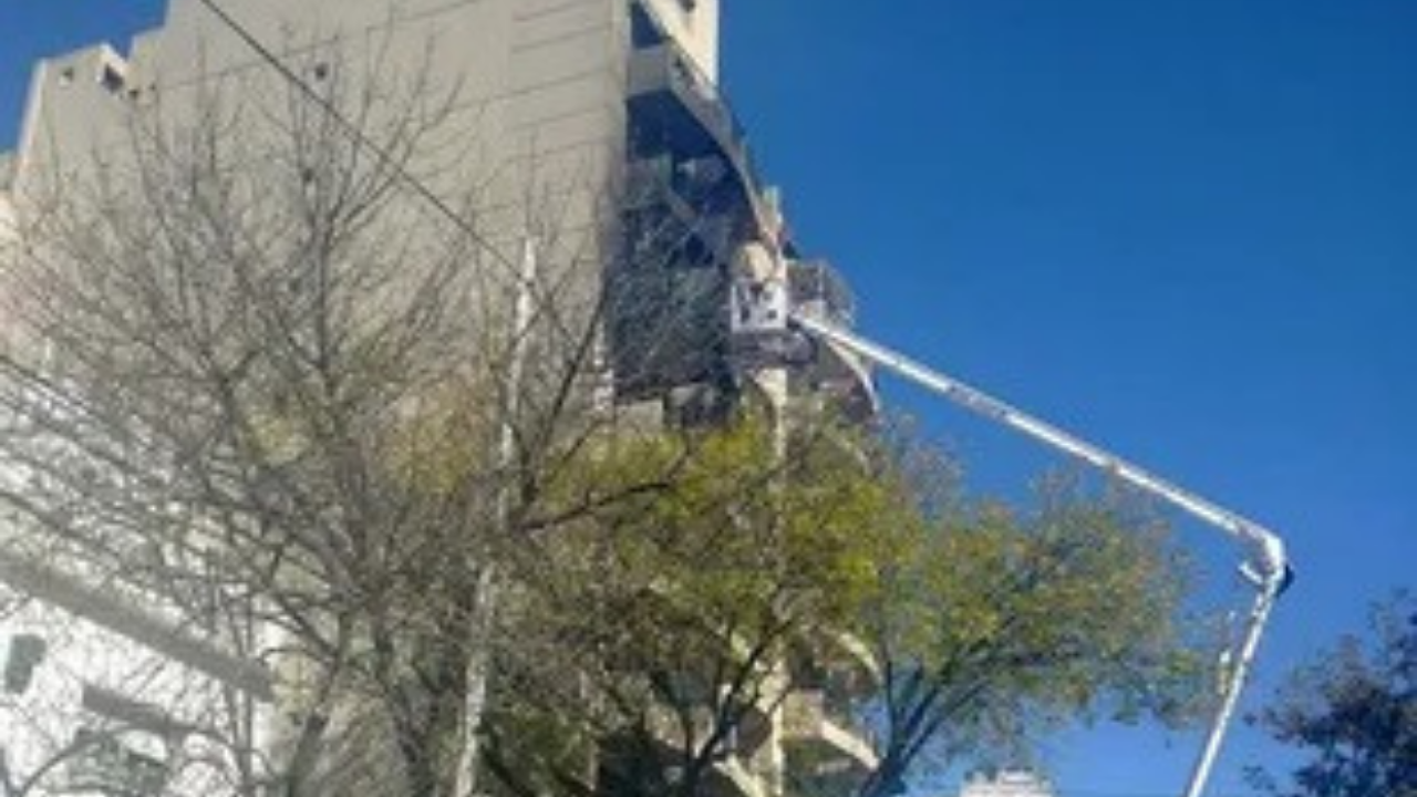 Doce dotaciones de Bomberos y personal del SAME trabajaron en el lugar; acusan a una mujer de haber provocado el siniestro...