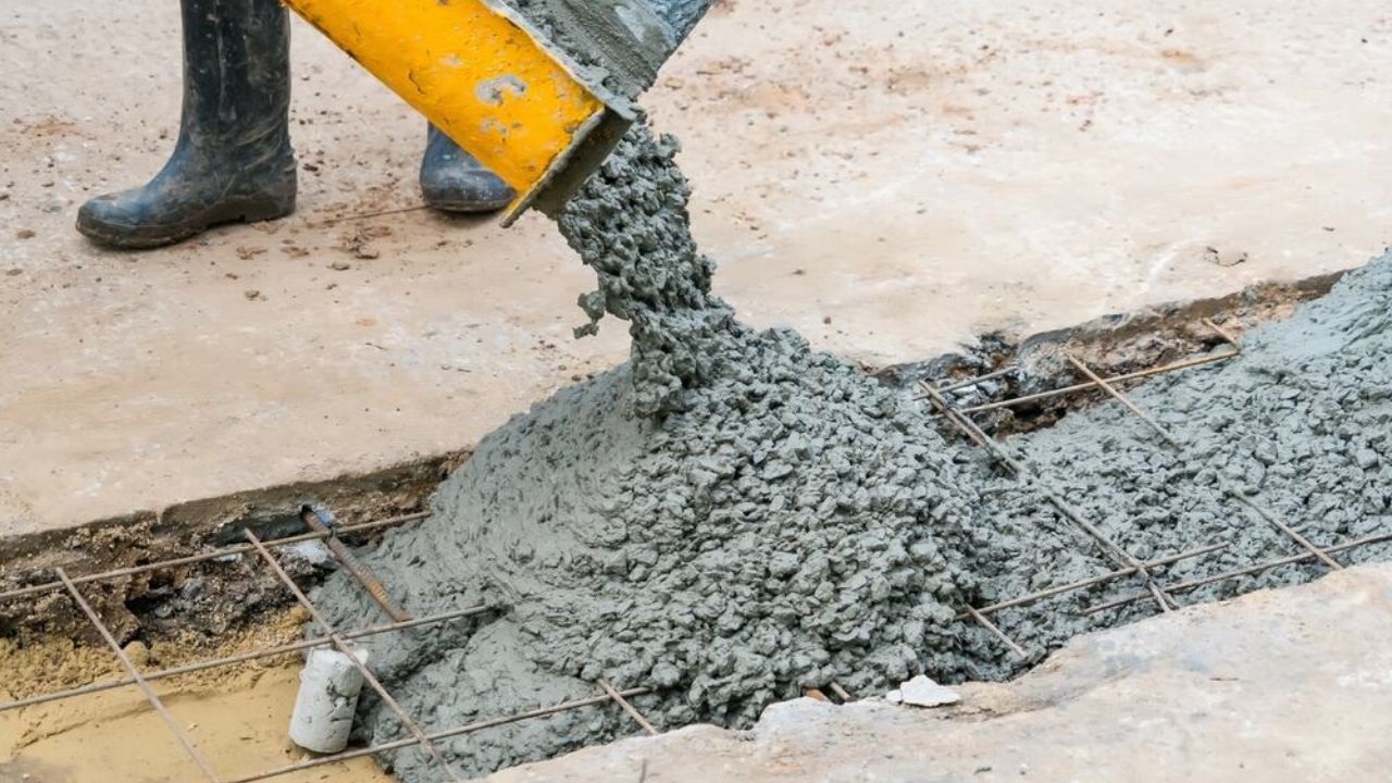 Las pericias constataron deficiencias estructurales que comprometían la estabilidad de la obra. La Cámara de Apelaciones elevó la indemnización para cubrir los costos de demolición, reconstrucción y el daño moral sufrido por la familia.