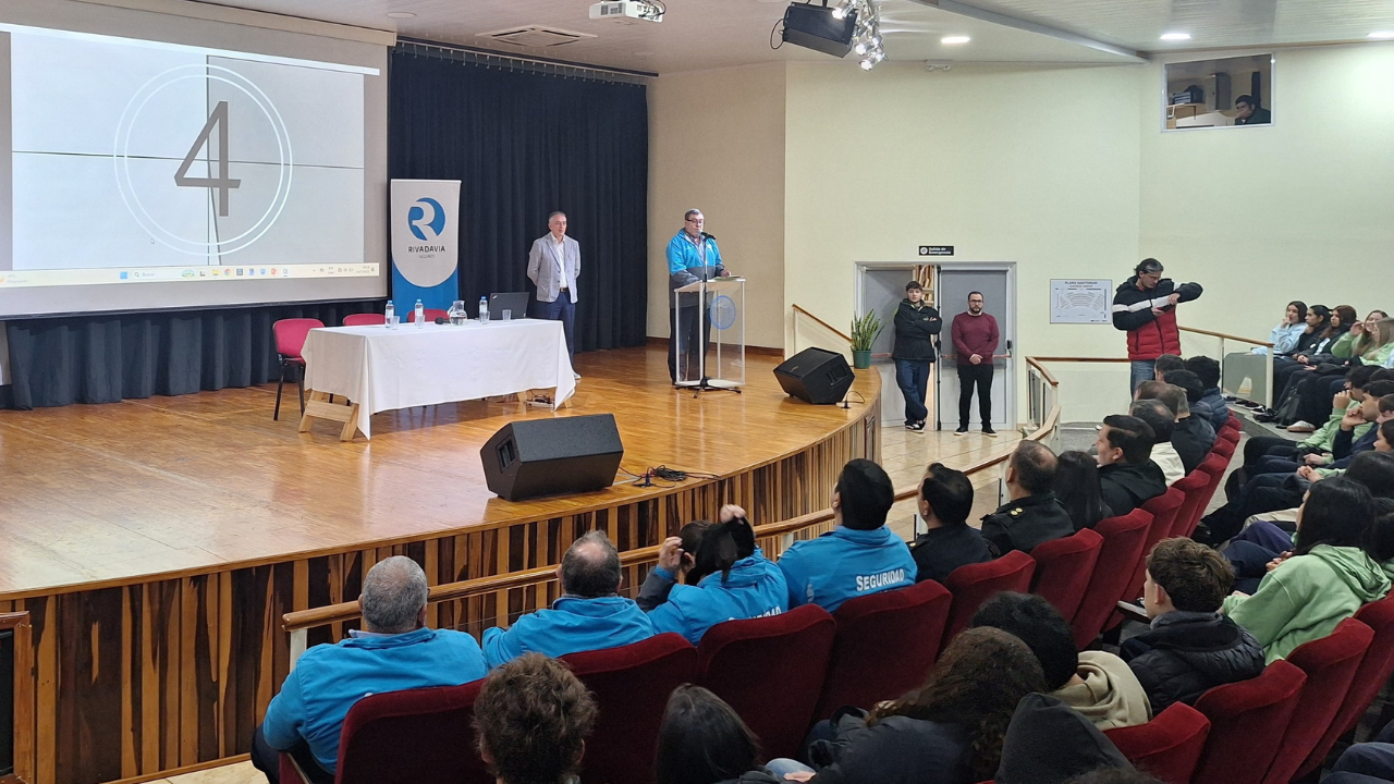 La compañía realizó una serie de capacitaciones en tres localidades de la Provincia de Misiones. Las mismas estuvieron destinadas a alumnos de nivel secundario.