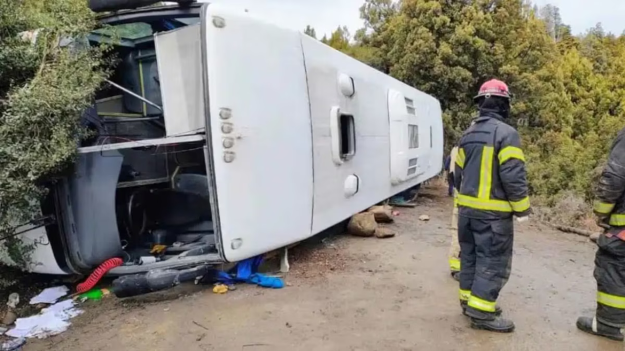 Por el accidente, se desplegó un gran operativo en la zona, que debió ser cortada para el traslado de los afectados.