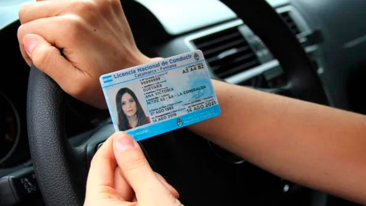 Se trata de un sistema de descuento de puntos por el nivel de infracción de tránsito. Las más graves son correr picadas en la vía pública o manejar sin carnet.