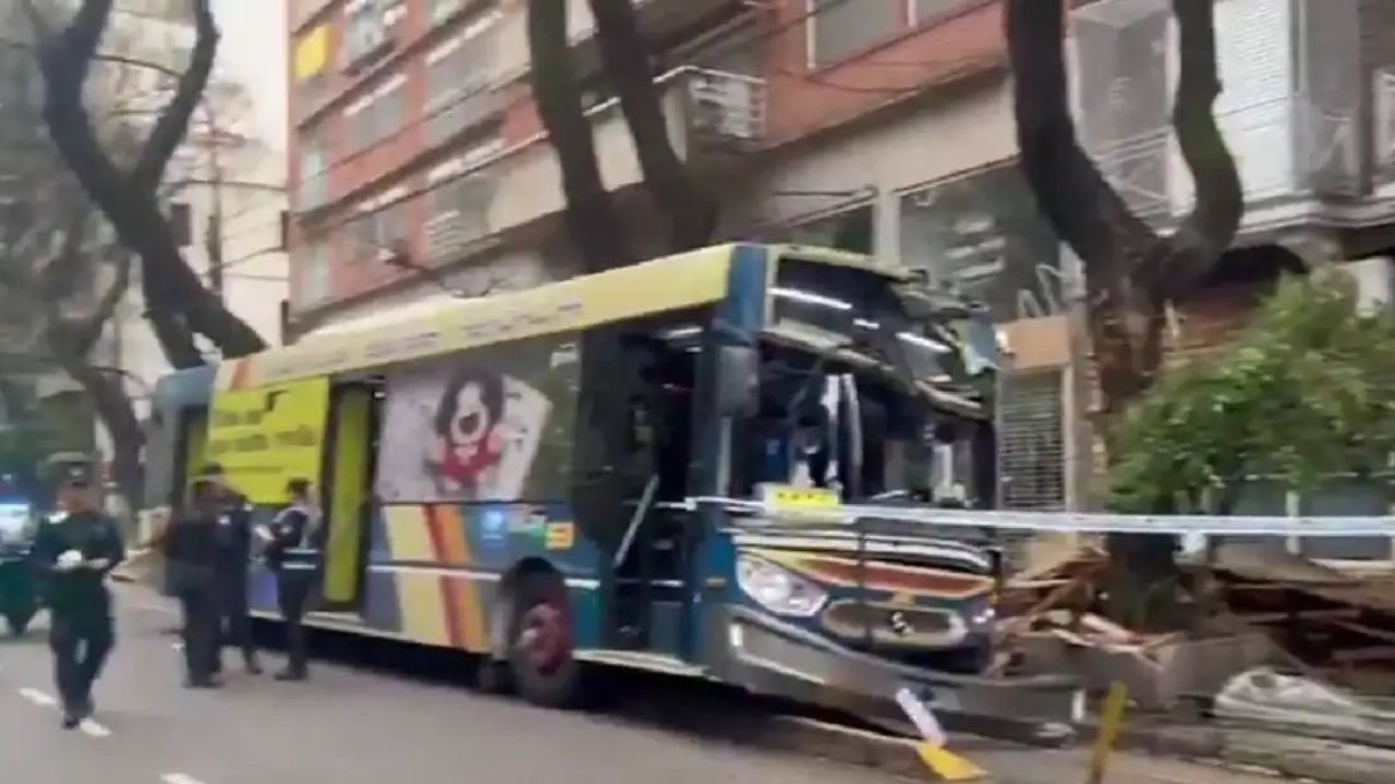 El hecho ocurrió en la esquina de Coronel Díaz y Charcas. Las víctimas fueron asistidas por el SAME.