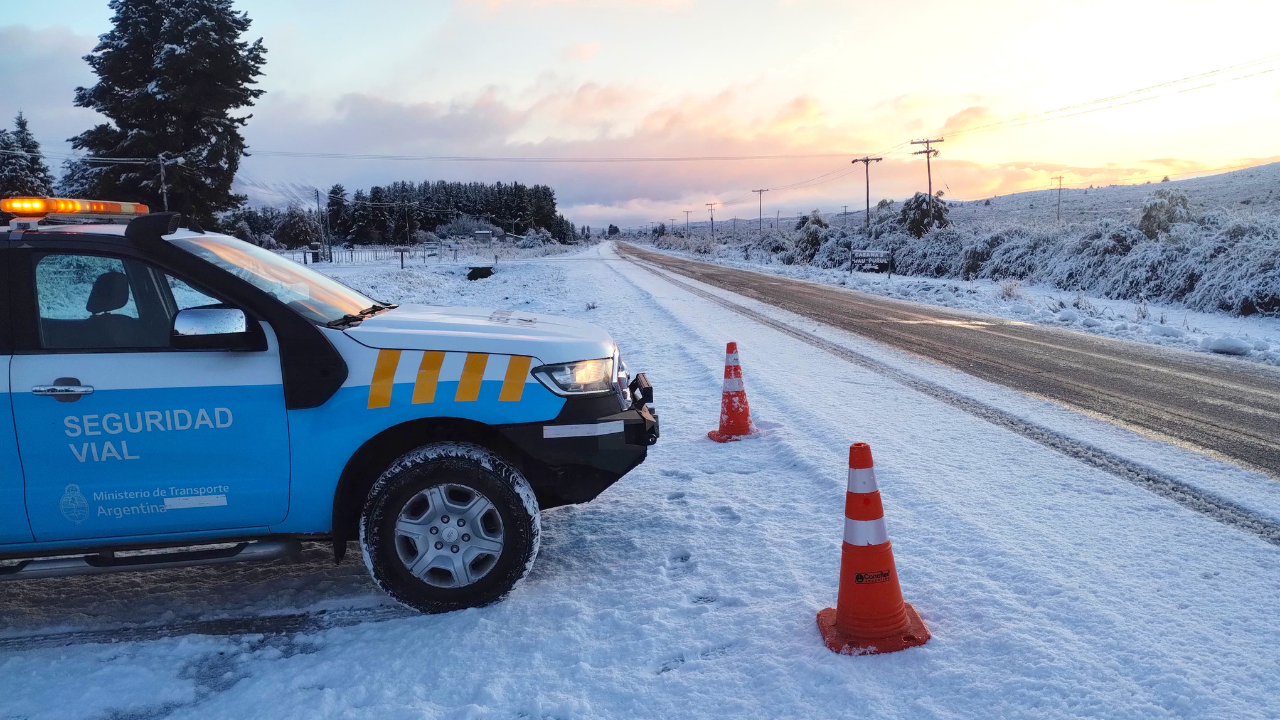 Ante esta condición climática, los conductores deben extremar las precauciones al circular para evitar incidentes. Para realizar una conducción segura y responsable, la ANSV brinda una serie de consejos.