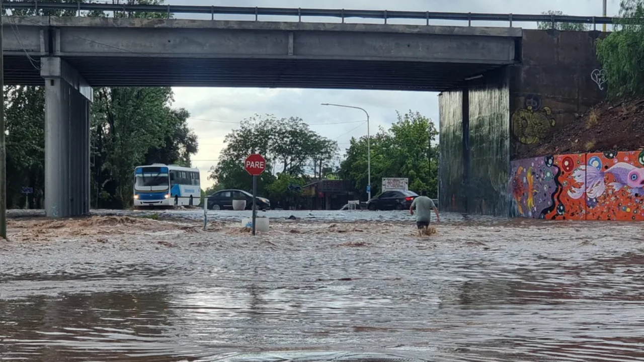 La cantidad de agua caída estableció una nueva medida histórica en Mendoza en un día de agosto. Además, todo el mes fue el más lluvioso en más de seis décadas.