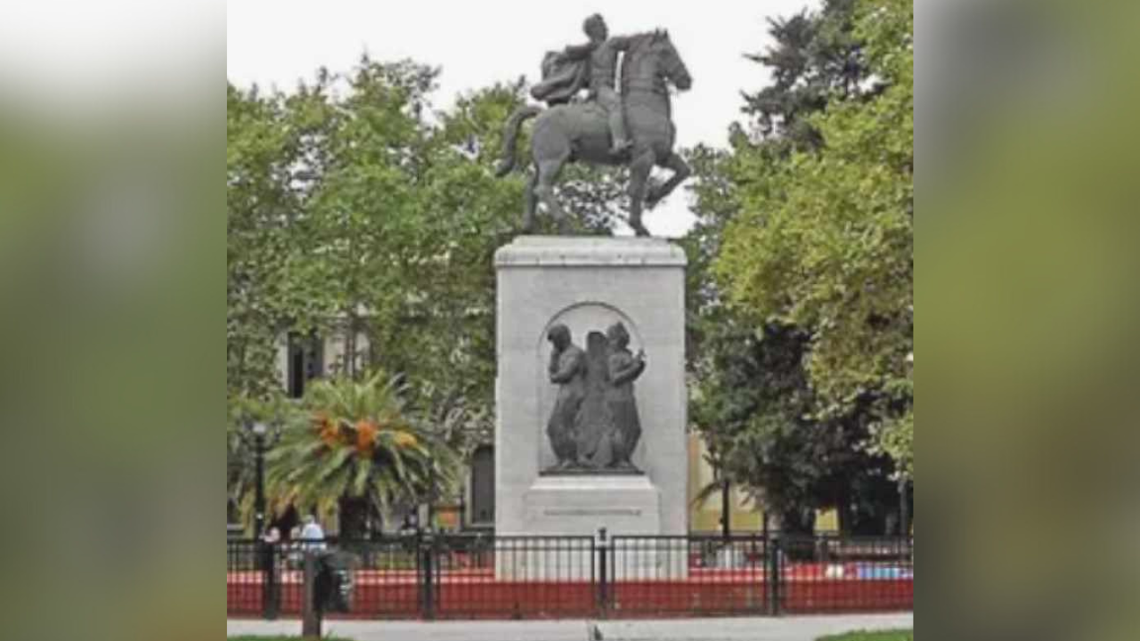 La Justicia confirmó que Quilmes deberá indemnizar a un niño electrocutado por un árbol navideño en la plaza San Martín en 2014. El juicio duró más de 10 años.
