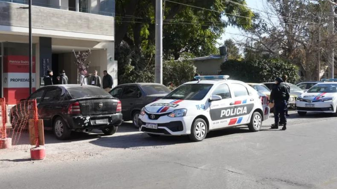 El accidente fue provocado por la rotura de un cable en la parte más alta del recorrido, cuando las 15 personas que viajaban en esta cabina se encontraban a 300 metros...