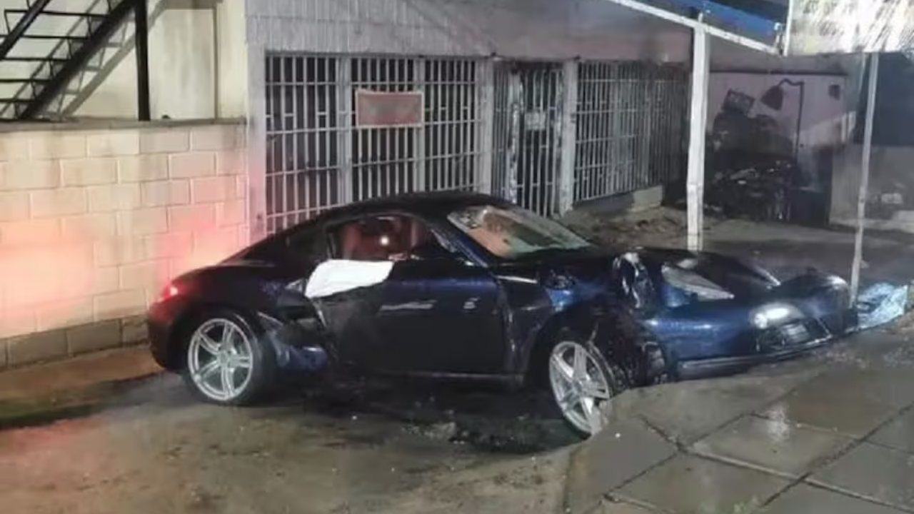 Un cliente dejó su Porsche en el taller, los empleados lo sacaron a dar una vuelta y lo chocaron El hecho tuvo lugar en la localidad de Villa Carlos Paz.