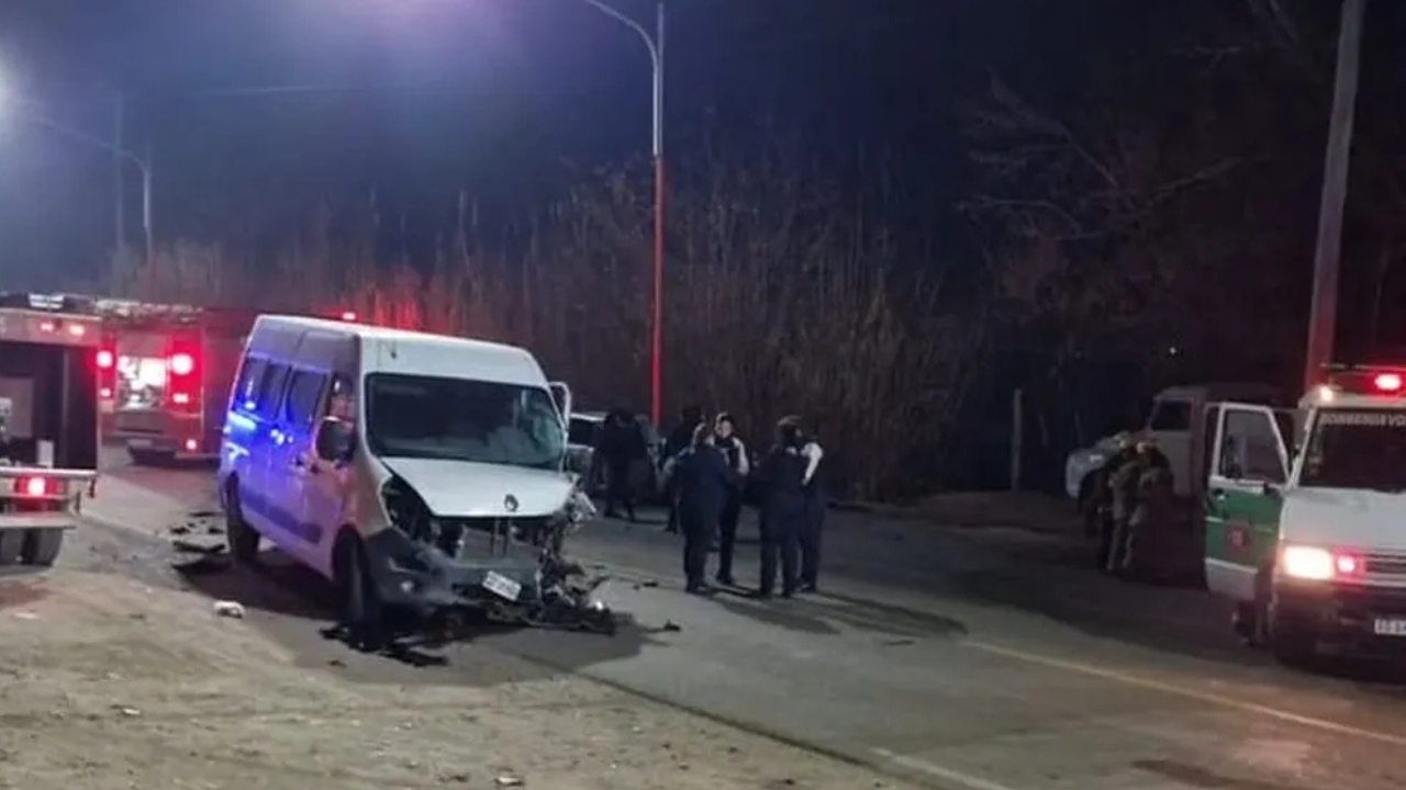 El choque entre un utilitario y un auto en la RP 62 dejó como saldo un hombre muerto y a su mujer gravemente herida.