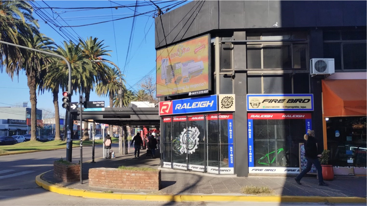 "El Garage Bike" sufrió un golpe delictivo planificado. El ilícito se concretó en dos etapas. Se llevaron las bicis MTB más costosas.