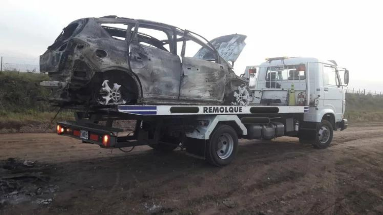 Se trata de una Ford Kuga Titanium. El joven de 20 años fue notificado de la formación de una causa por defraudación agravada y falsa denuncia.