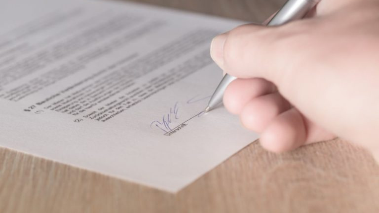Se eliminan disposiciones redundantes y se reestructura el marco regulatorio para mayor claridad y eficiencia.