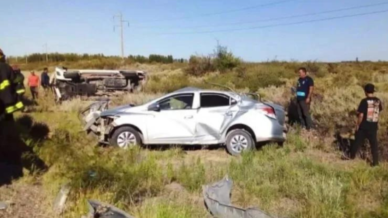 Los vehículos quedaron destrozados tras el violento choque en la ruta 151.