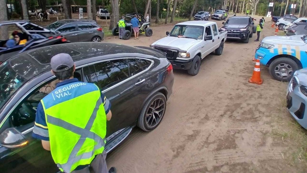 El fin de  semana largo se fiscalizaron 1.205 vehículos y se realizaron 49 infracciones. Se detectaron 27 alcoholemias positivas y la graduación más alta fue de 2,21 g/l.