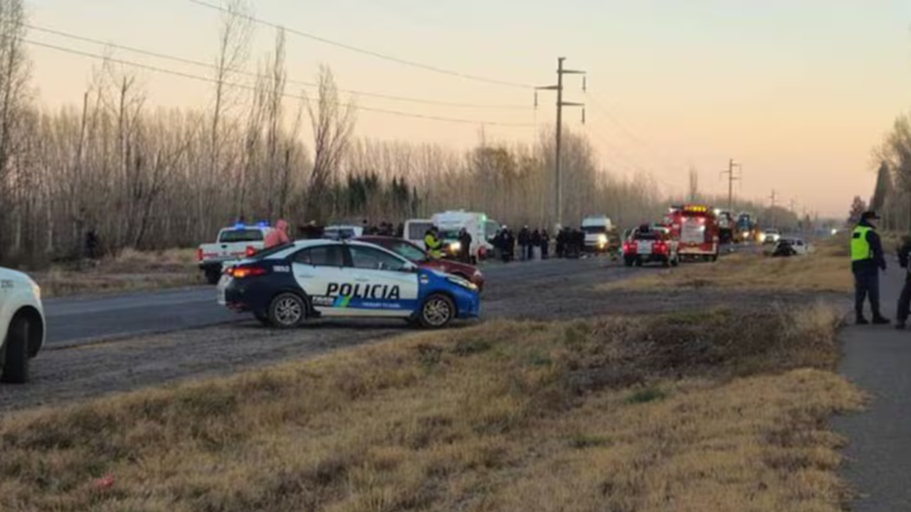 La colisión múltiple ocurrió esta mañana y provocó el corte total del tránsito en el tramo afectado. Lo que se sabe.