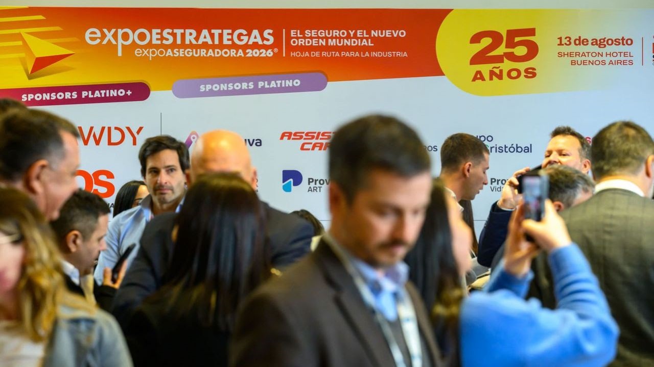 El Foro Ejecutivo de Mujeres en Seguros, estuvo presente en el evento más importante de seguros de Latam, con una conferencia y con la inauguración del 1er Punto de Encuentro.