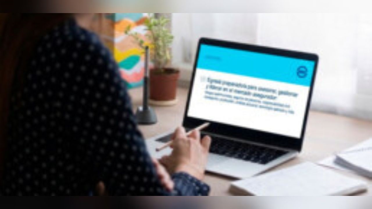 Se trata de la primera formación universitaria impulsada por la Asociación, un logro que la gestión anunció con orgullo en el Foro Nacional de Seguros de este año.