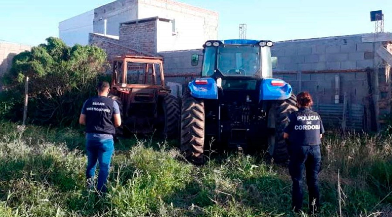 Gabriel Terreno investigó por su cuenta el ilícito del que fue víctima y, con ayuda de la policía, el mismo día resolvió el caso. Primero siguió la marcha de las máquinas con las cámaras